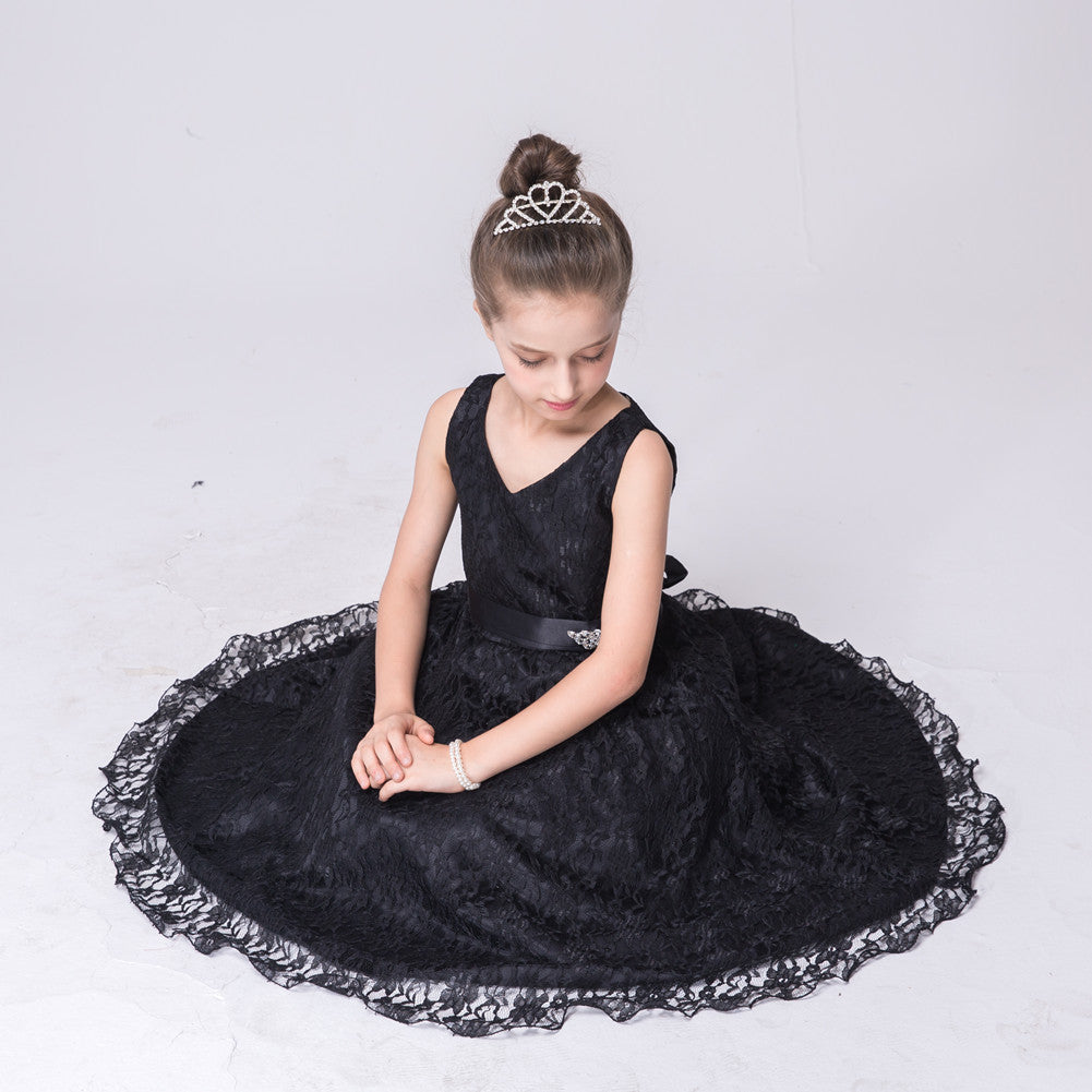 European And American Girls Show Lace Dress