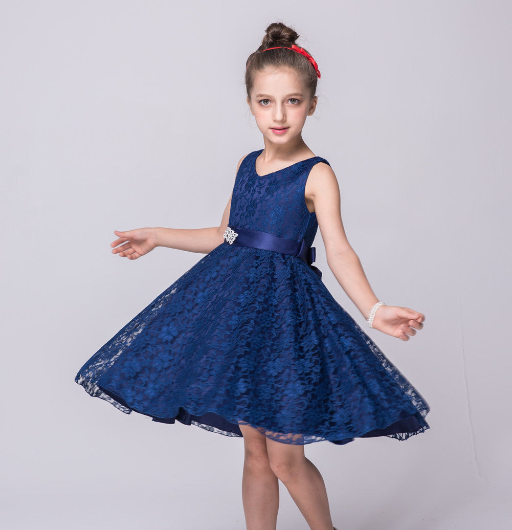 European And American Girls Show Lace Dress
