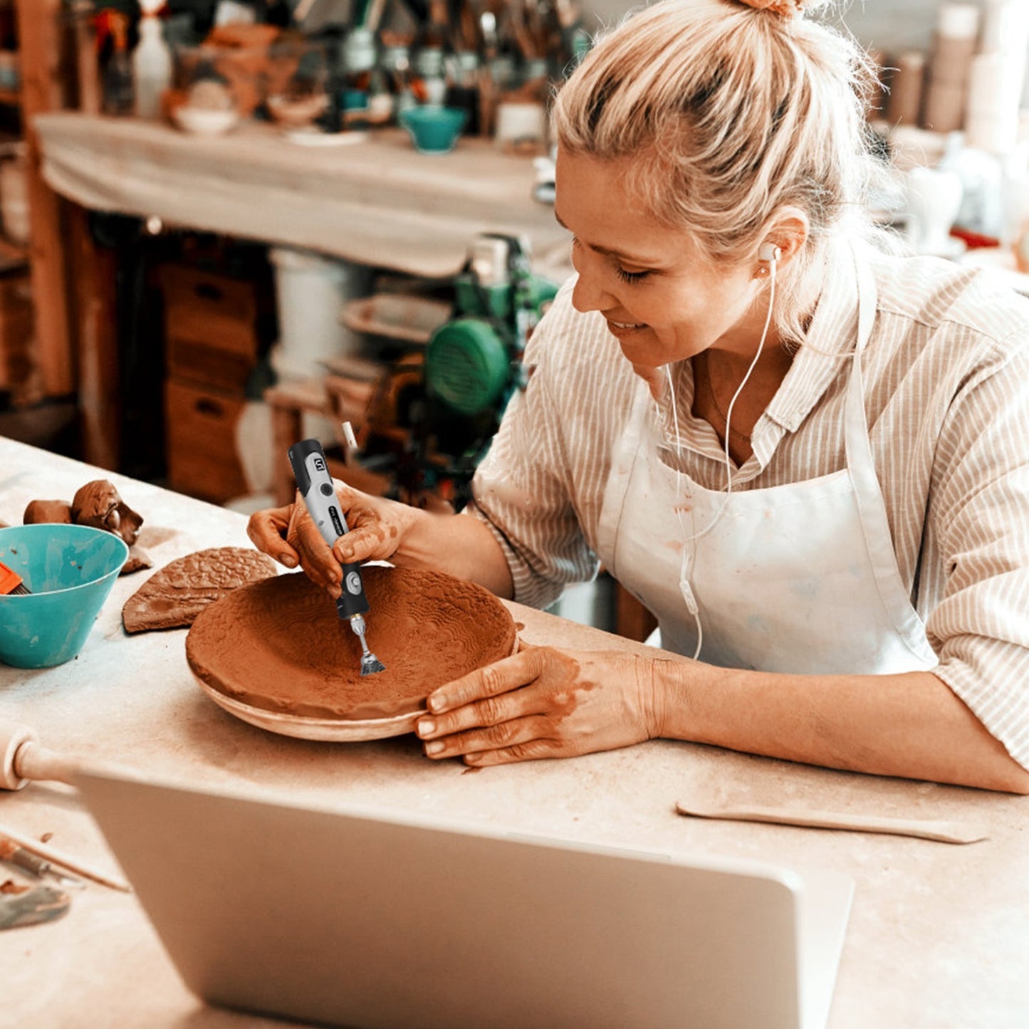 Set Of 116Pcs 4V Cordless Rotary Tool Kit Power Rotary Tools With 5 Speeds 2000mAh Rechargeable Battery For Sanding Polishing Drilling Engraving Cutting Grinding